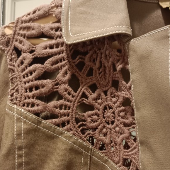 Peck & Peck Weekend Snap Front Tan Denim Jacket Cutout Lace Embroidered - Picture 5 of 6